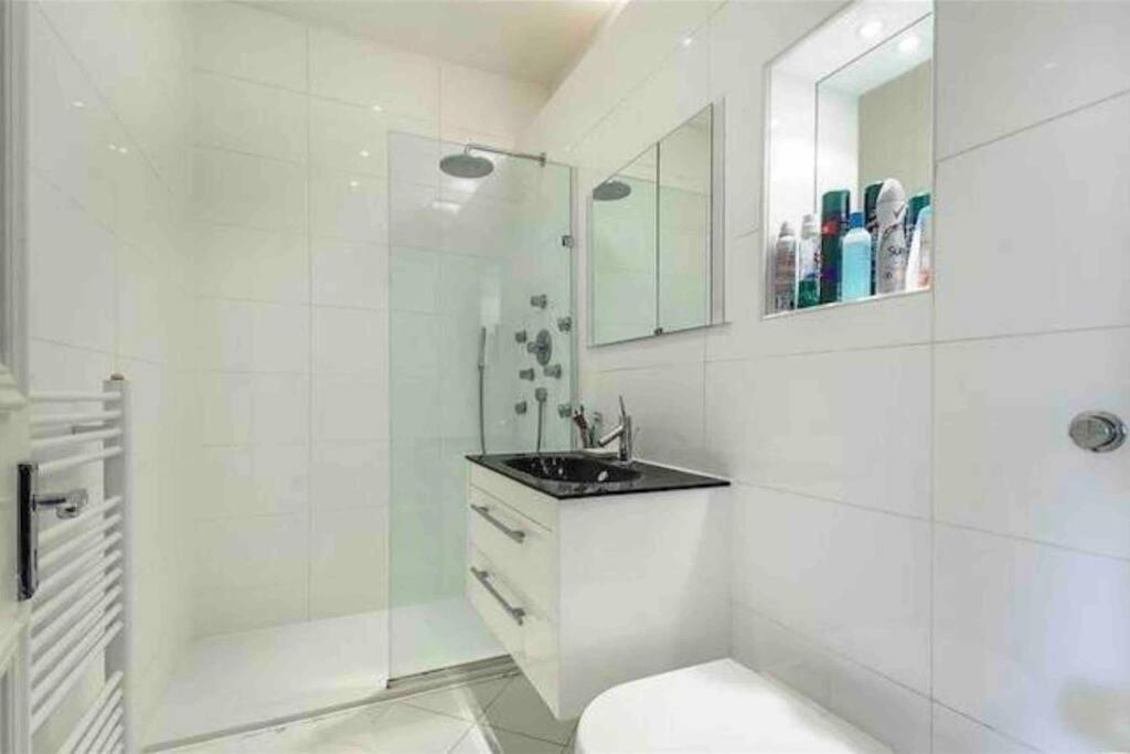 Stunning Grand 2 Bed, 2 Bath Apartment, Londra Esterno foto